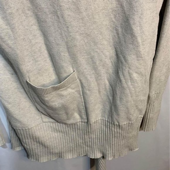 LULULEMON woman’s reversible gray/cream cardigan. One size. Fits … - Picture 3 of 10